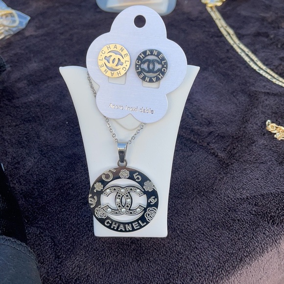 Set - Picture 2 of 2